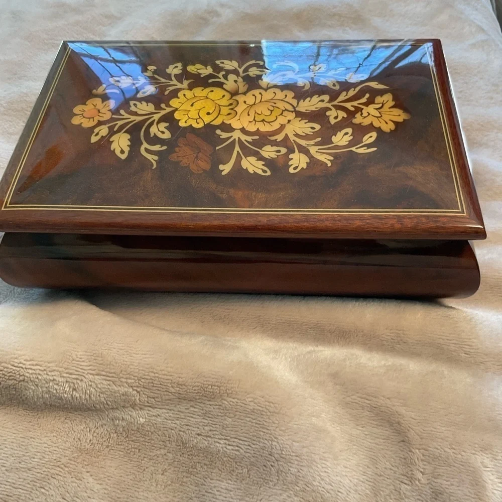 Sorrento jewelry box